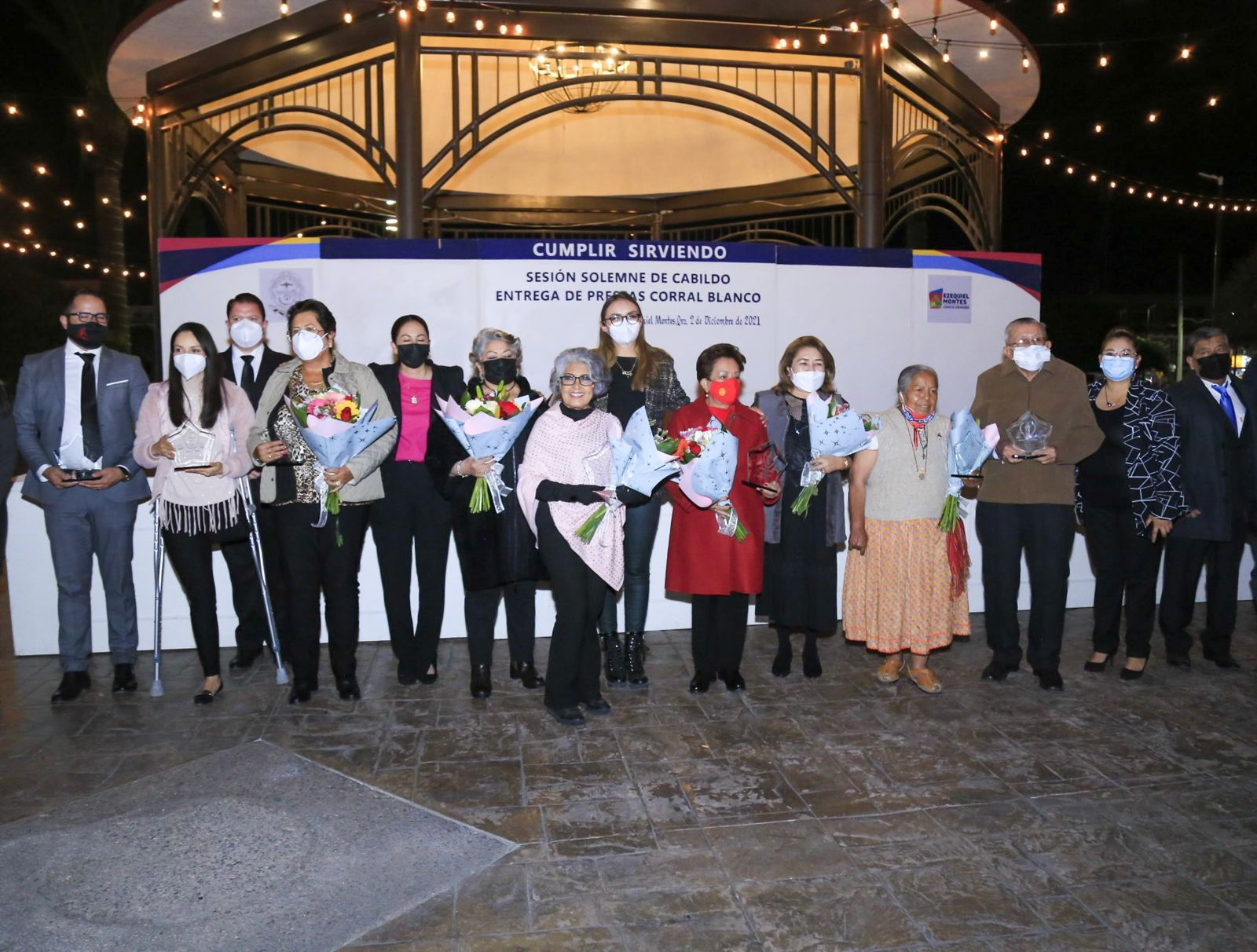 Lupita Pérez hace entrega de preseas a destacados ezequielmontenses.