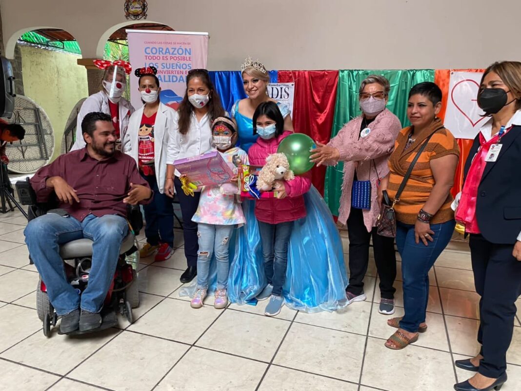 Entregan juguetes a mas de 300 niños con discapacidad en Celaya